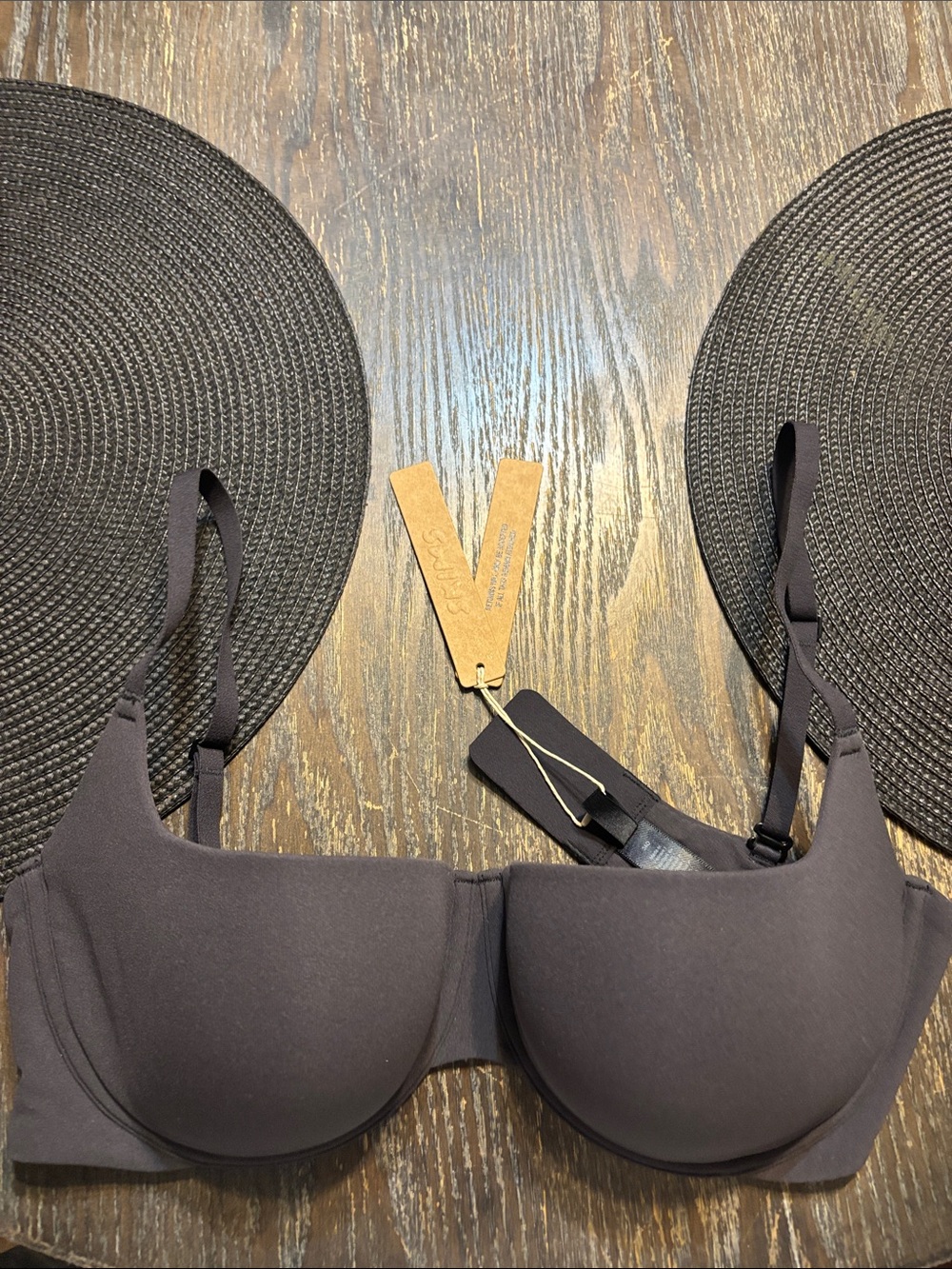 SKIMS Fits everybody lightly lined balconette Bra onyx34D NWT